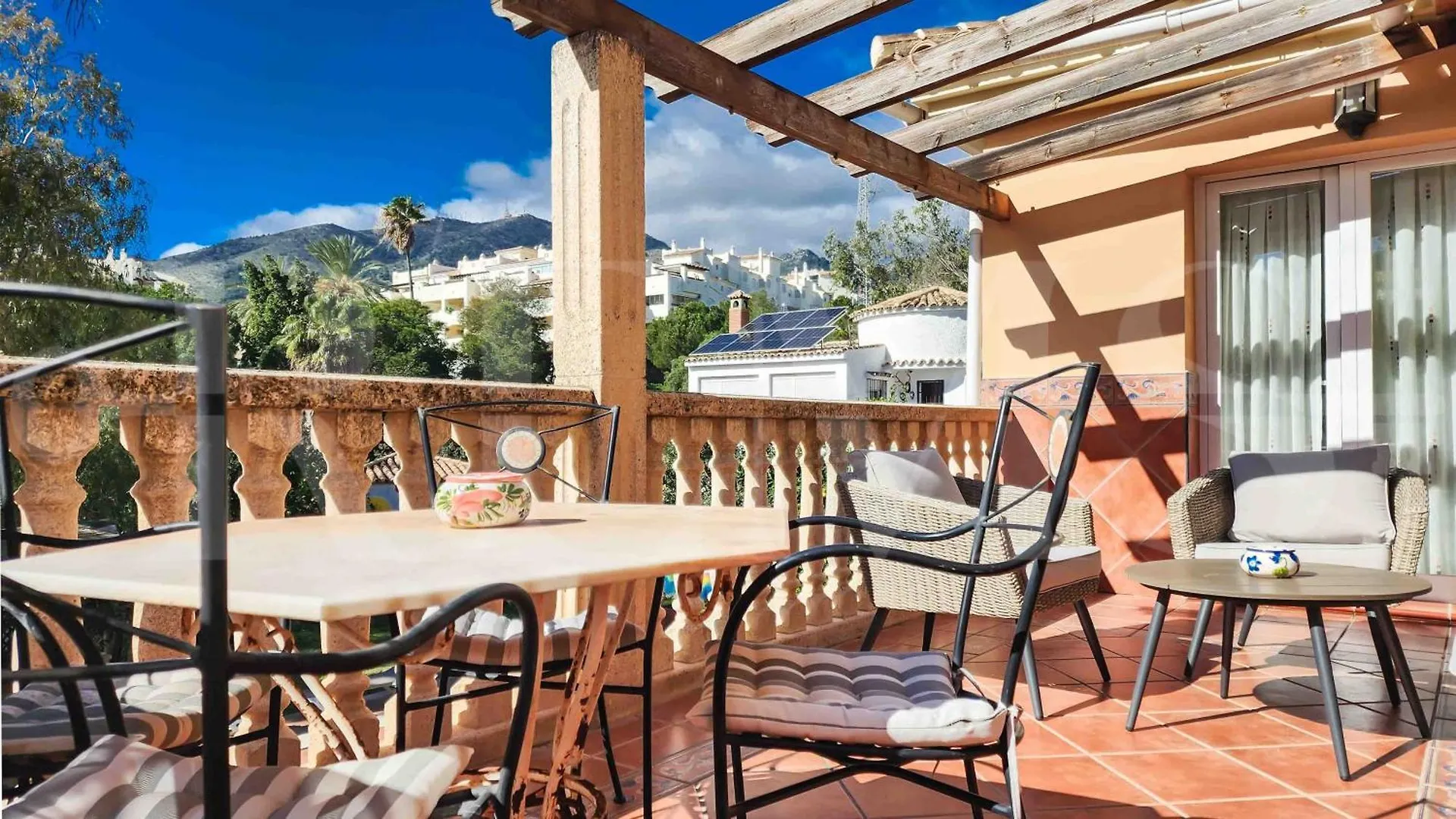 Spacious And Authentic Home With Pool & Garden By Rems Benalmadena Holiday home
