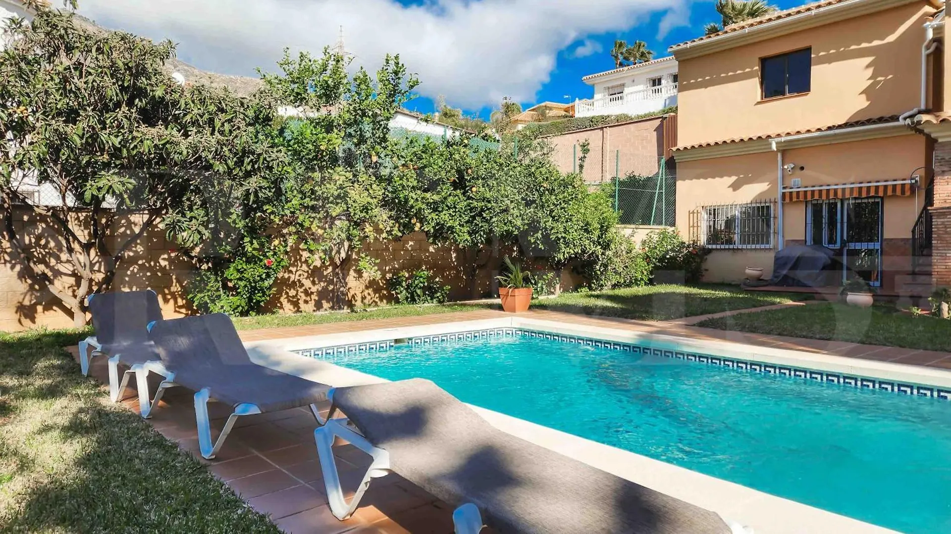 Spacious And Authentic Home With Pool & Garden By Rems Benalmadena