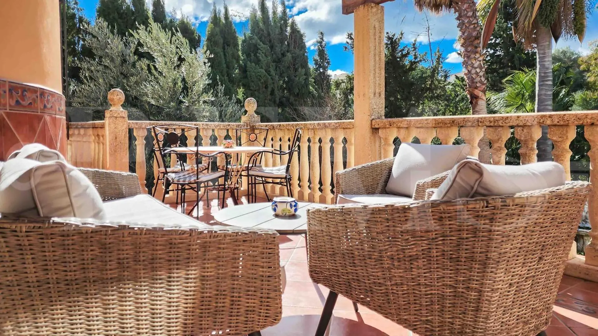 Spacious And Authentic Home With Pool & Garden By Rems Benalmadena Holiday home